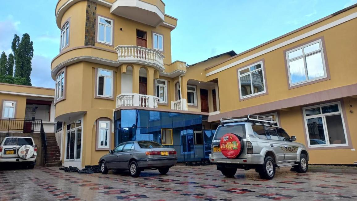Moments Park Motel Дар ес Саалам Екстериор снимка