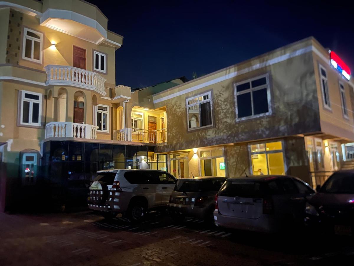 Moments Park Motel Дар ес Саалам Екстериор снимка