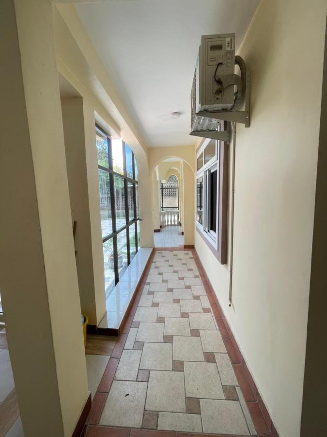 Moments Park Motel Дар ес Саалам Екстериор снимка