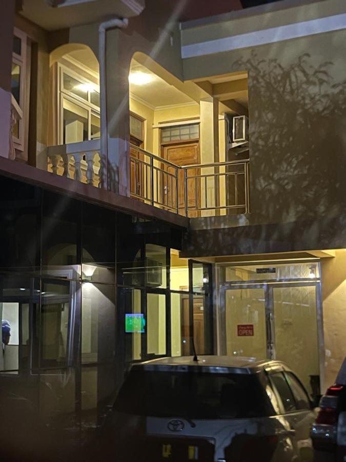 Moments Park Motel Дар ес Саалам Екстериор снимка